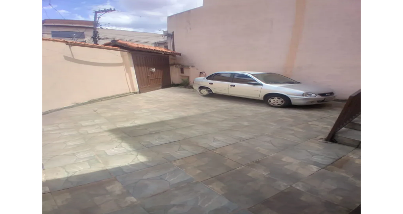 Sobrado à venda no Bairro do Jaraguá na Rua Venâncio Diniz Junqueira,