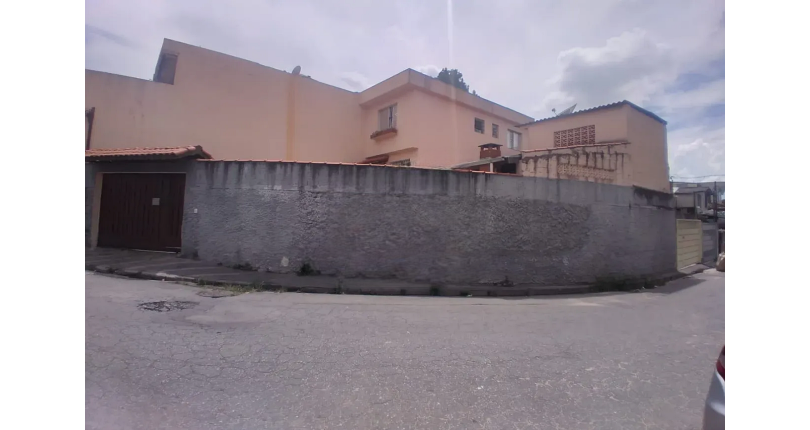 Sobrado à venda no Bairro do Jaraguá na Rua Venâncio Diniz Junqueira,