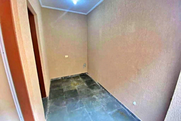 Bom Sobrado à venda no Bairro do Conjunto Residencial Vista Verde na Rua Ricardo Abed, 