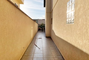 Sobrado à venda no Bairro do Jardim São João (Jaraguá) na Rua Alto Jurupari, 