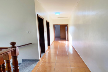 Sobrado à venda no Bairro do Jardim São João (Jaraguá) na Rua Alto Jurupari, 