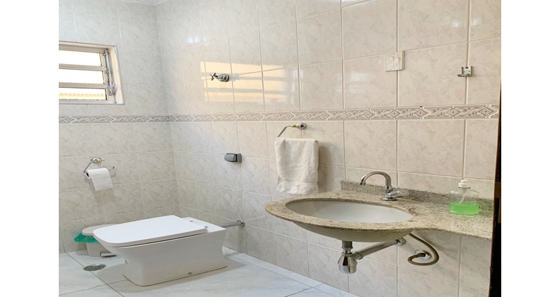 Sobrado à venda no Bairro do Jardim São João (Jaraguá) na Rua Alto Jurupari, 