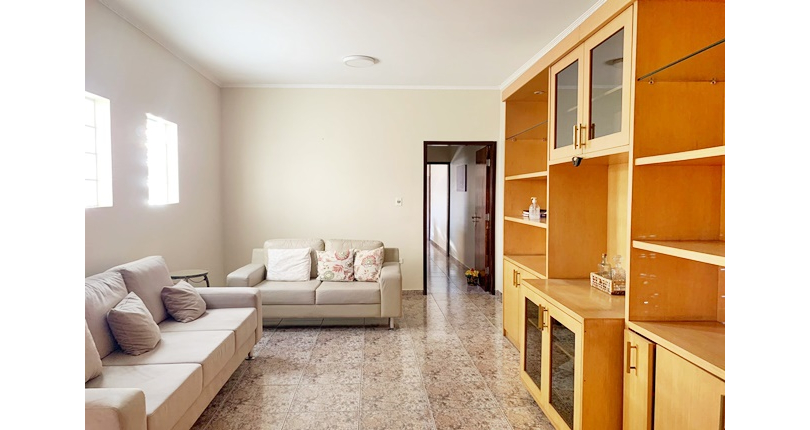 Sobrado à venda no Bairro do Jardim São João (Jaraguá) na Rua Alto Jurupari, 