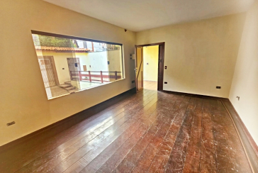 Casa à venda no Bairro do Jardim Santo Elias na Rua Romão Martins,