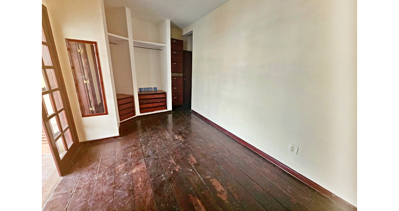 Casa à venda no Bairro do Jardim Santo Elias na Rua Romão Martins,