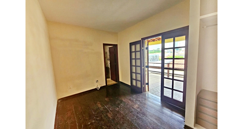 Casa à venda no Bairro do Jardim Santo Elias na Rua Romão Martins,