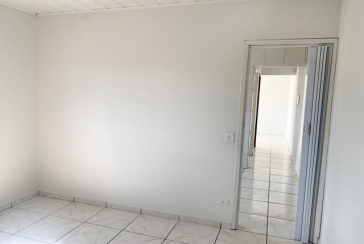 Casa para renda à venda no Bairro da Vila Zat na Praça Vinte e Cinco de Novembro,