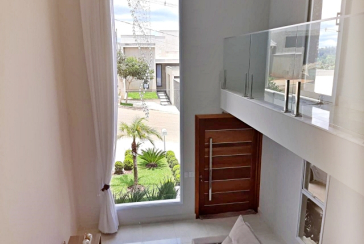 Belo Sobrado à venda em Bragança Paulista no Bairro do Condomínio Portal da Serra 