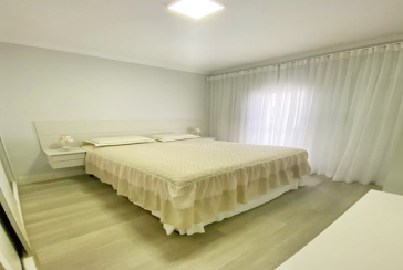 Bela Casa assobradada à venda no Bairro do Parque São Domingos na Rua Dirceu de Almeida,