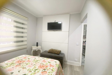 Bela Casa assobradada à venda no Bairro do Parque São Domingos na Rua Dirceu de Almeida,