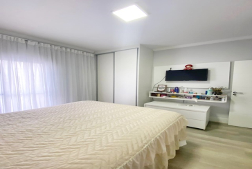 Bela Casa assobradada à venda no Bairro do Parque São Domingos na Rua Dirceu de Almeida,