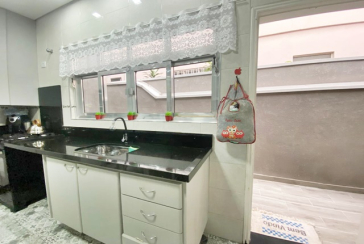 Bela Casa assobradada à venda no Bairro do Parque São Domingos na Rua Dirceu de Almeida,