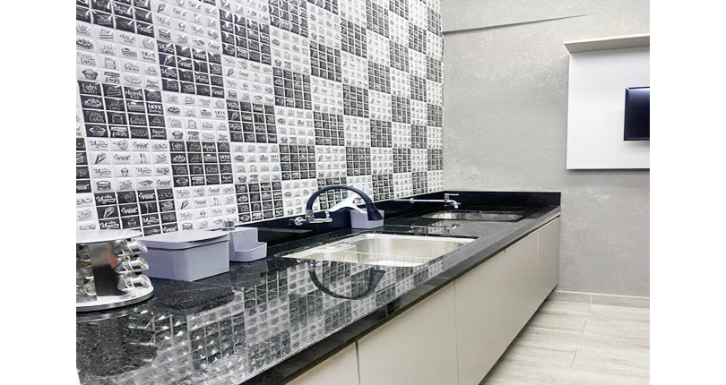 Bela Casa assobradada à venda no Bairro do Parque São Domingos na Rua Dirceu de Almeida,