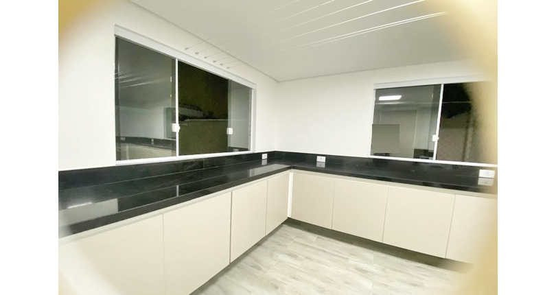 Bela Casa assobradada à venda no Bairro do Parque São Domingos na Rua Dirceu de Almeida,