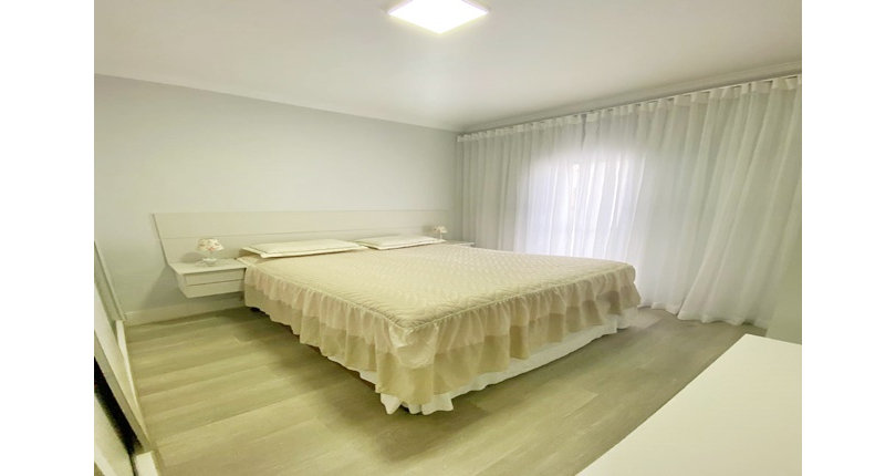 Bela Casa assobradada à venda no Bairro do Parque São Domingos na Rua Dirceu de Almeida,