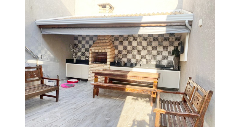 Bela Casa assobradada à venda no Bairro do Parque São Domingos na Rua Dirceu de Almeida,