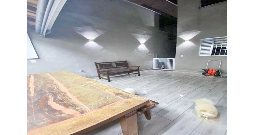 Bela Casa assobradada à venda no Bairro do Parque São Domingos na Rua Dirceu de Almeida,