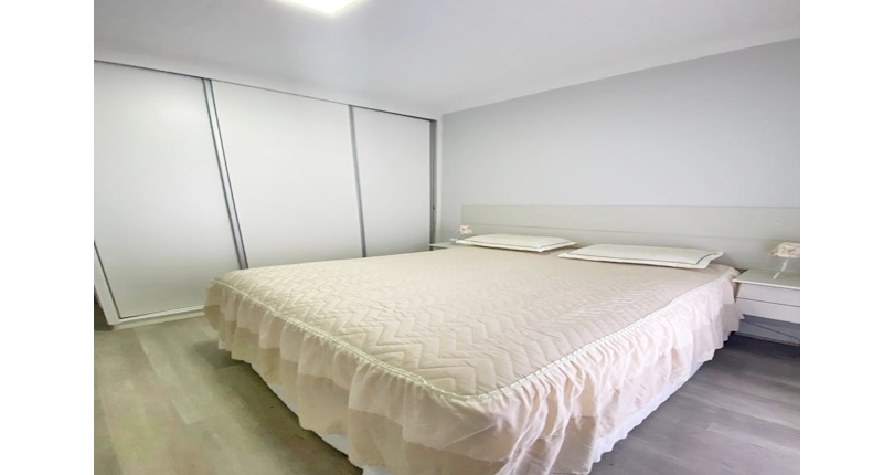 Bela Casa assobradada à venda no Bairro do Parque São Domingos na Rua Dirceu de Almeida,