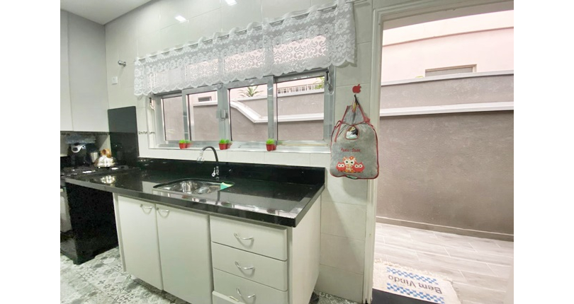 Bela Casa assobradada à venda no Bairro do Parque São Domingos na Rua Dirceu de Almeida,