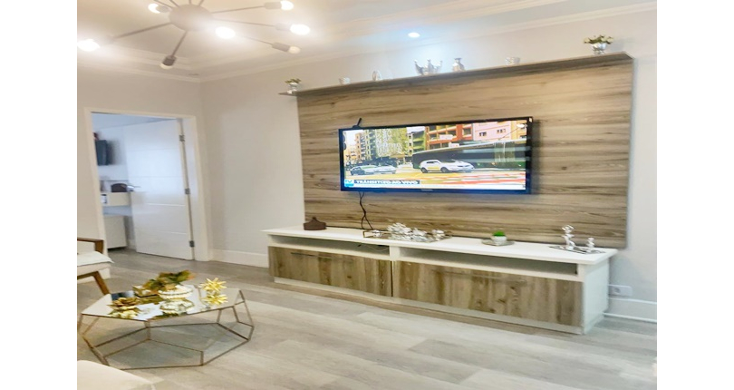 Bela Casa assobradada à venda no Bairro do Parque São Domingos na Rua Dirceu de Almeida,