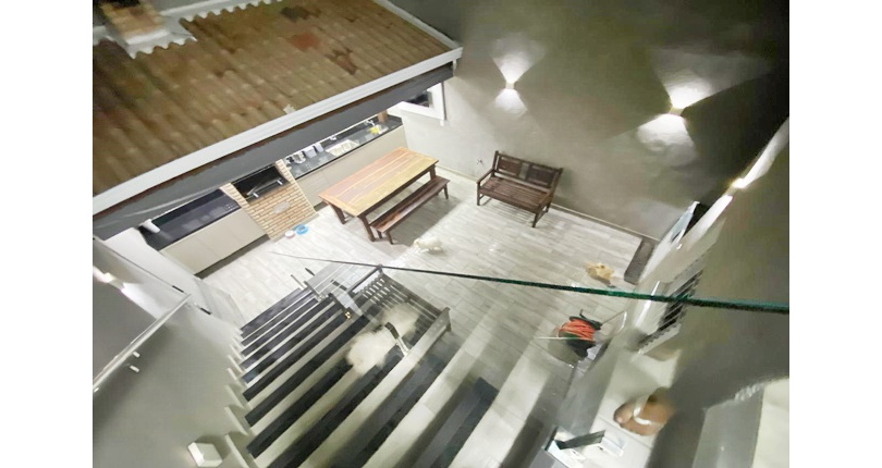 Bela Casa assobradada à venda no Bairro do Parque São Domingos na Rua Dirceu de Almeida,