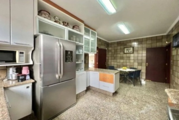 Lindo Sobrado à venda no Bairro do City América na Rua Emir Nogueira,