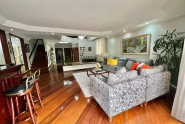 Lindo Sobrado à venda no Bairro do City América na Rua Emir Nogueira,