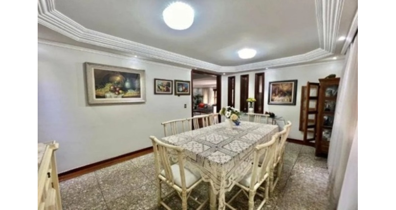 Lindo Sobrado à venda no Bairro do City América na Rua Emir Nogueira,