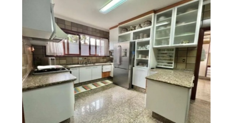 Lindo Sobrado à venda no Bairro do City América na Rua Emir Nogueira,