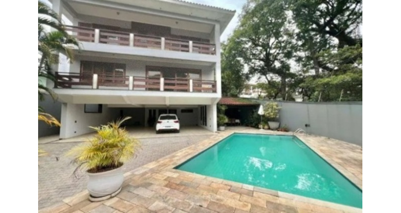 Lindo Sobrado à venda no Bairro do City América na Rua Emir Nogueira,