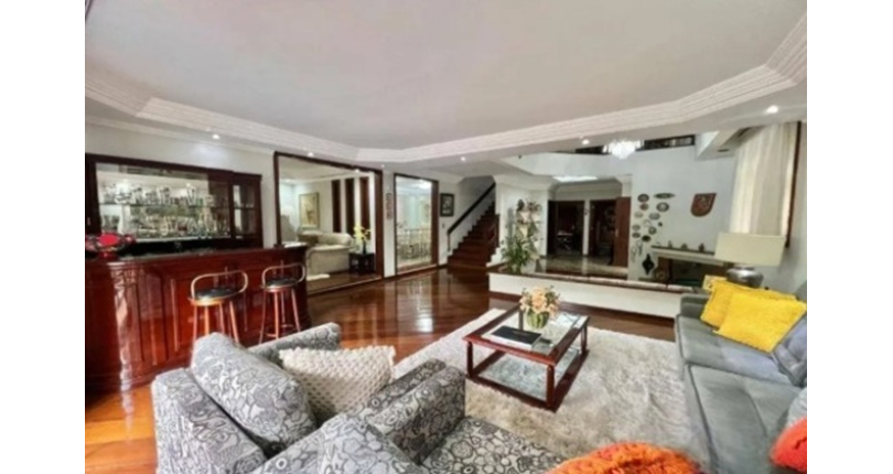 Lindo Sobrado à venda no Bairro do City América na Rua Emir Nogueira,