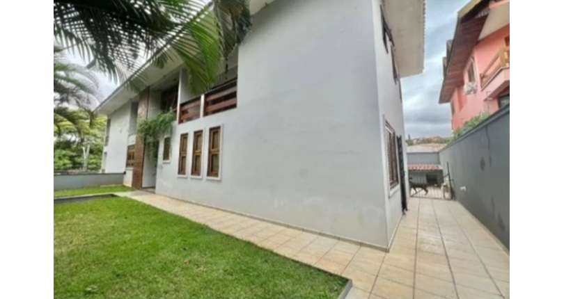 Lindo Sobrado à venda no Bairro do City América na Rua Emir Nogueira,