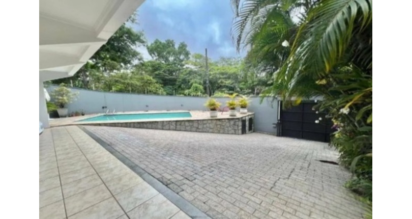 Lindo Sobrado à venda no Bairro do City América na Rua Emir Nogueira,