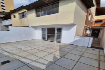 Belo Sobrado à venda no Bairro do Conjunto Residencial Vista Verde