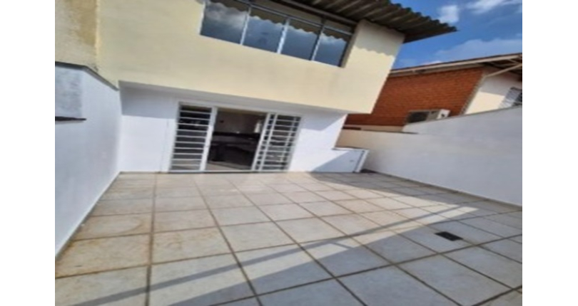 Belo Sobrado à venda no Bairro do Conjunto Residencial Vista Verde