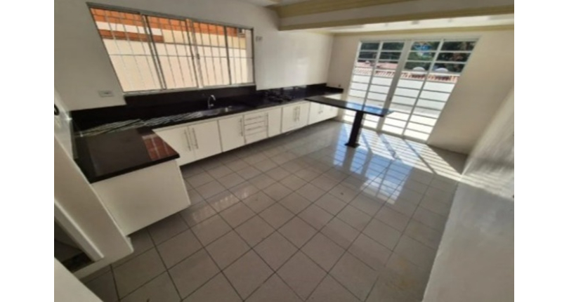 Belo Sobrado à venda no Bairro do Conjunto Residencial Vista Verde