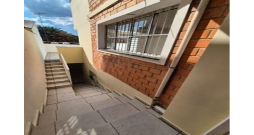 Belo Sobrado à venda no Bairro do Conjunto Residencial Vista Verde