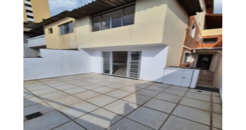 Belo Sobrado à venda no Bairro do Conjunto Residencial Vista Verde