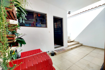 Ótima Casa Térrea à venda no Bairro da Chácara São João na Rua Barra do Garça