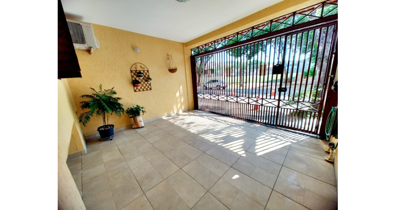 Ótima Casa Térrea à venda no Bairro da Chácara São João na Rua Barra do Garça