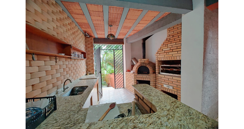 Bela Casa à venda no Jardim Líbano na Rua Benedito Gama Ricardo