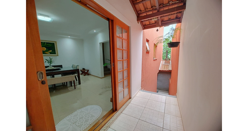 Bela Casa à venda no Jardim Líbano na Rua Benedito Gama Ricardo