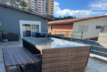 LINDO Sobrado à venda no Bairro do Conjunto Residencial Vista Verde na Rua José Carlos de Resende