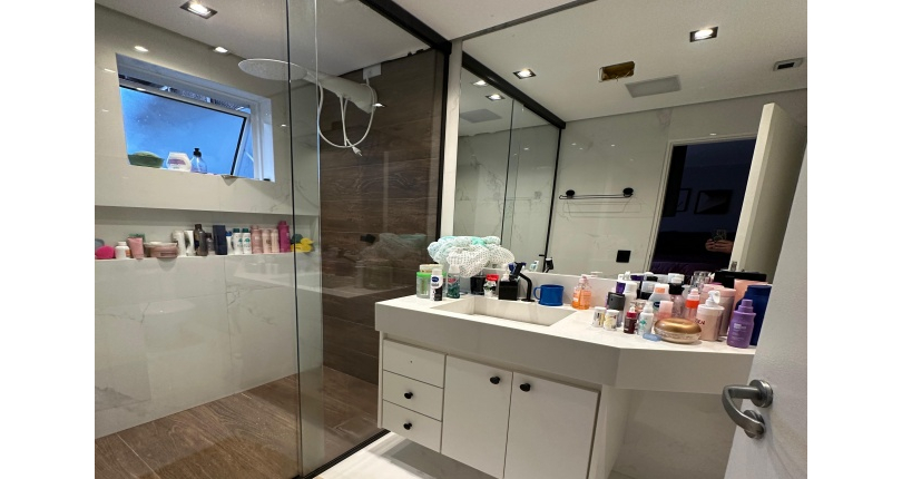 LINDO Sobrado à venda no Bairro do Conjunto Residencial Vista Verde na Rua José Carlos de Resende