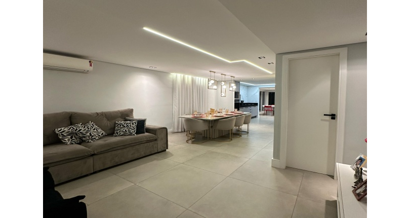 LINDO Sobrado à venda no Bairro do Conjunto Residencial Vista Verde na Rua José Carlos de Resende