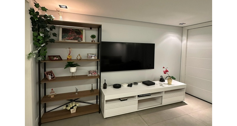 LINDO Sobrado à venda no Bairro do Conjunto Residencial Vista Verde na Rua José Carlos de Resende