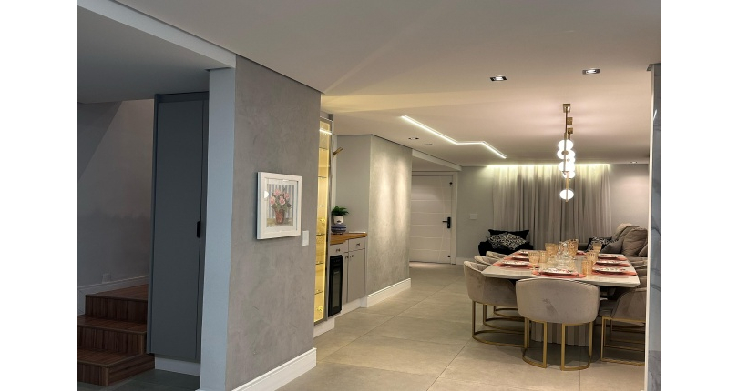 LINDO Sobrado à venda no Bairro do Conjunto Residencial Vista Verde na Rua José Carlos de Resende