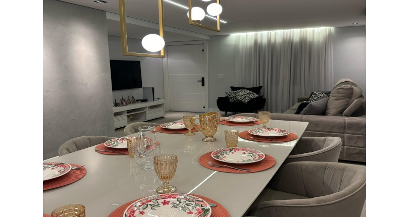 LINDO Sobrado à venda no Bairro do Conjunto Residencial Vista Verde na Rua José Carlos de Resende