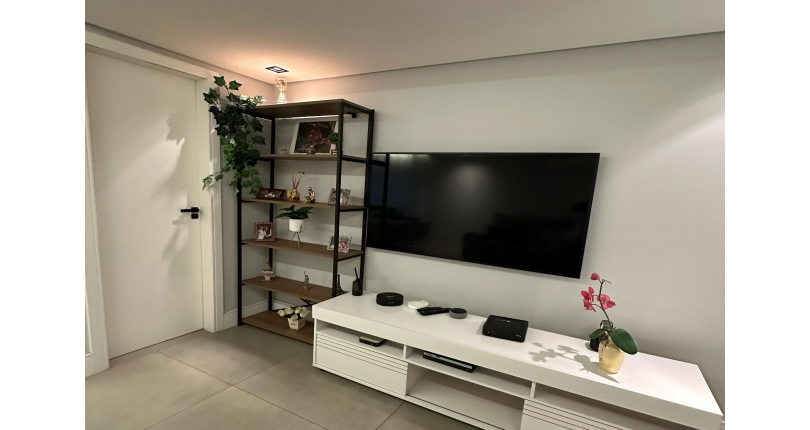 LINDO Sobrado à venda no Bairro do Conjunto Residencial Vista Verde na Rua José Carlos de Resende