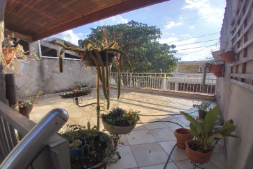 Belo Sobrado à venda no Bairro do Jardim Anhangüera na Rua Júlio Vicente Ferreira